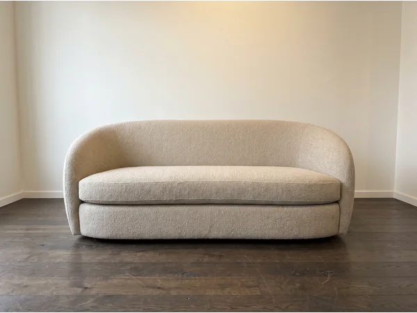 Sillón 2 Cuerpos Curvo Avena en vista frontal, fabricado en La Plata
